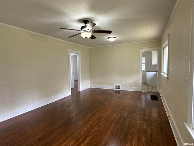 2804 N PEORIA Avenue, Peoria, IL 61603