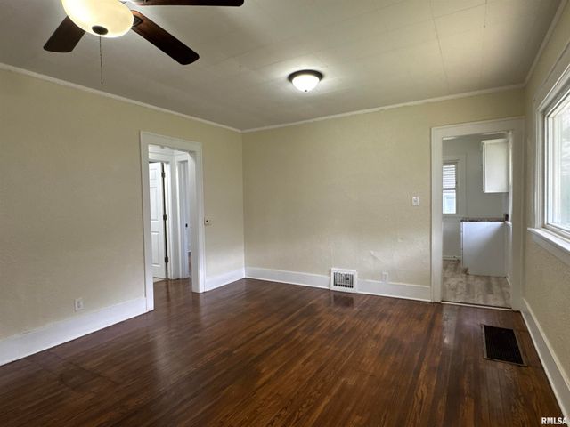 2804 N PEORIA Avenue, Peoria, IL 61603