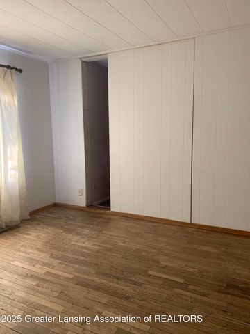 6421 S Washington Avenue, Lansing, MI 48911