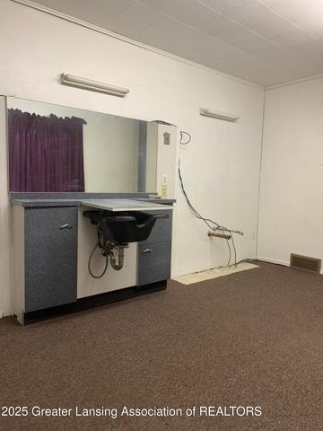 6421 S Washington Avenue, Lansing, MI 48911