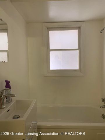 6421 S Washington Avenue, Lansing, MI 48911