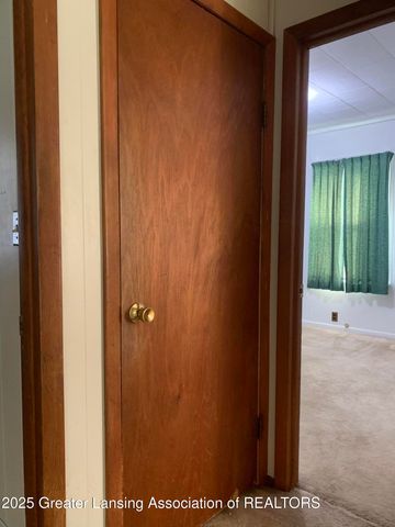 6421 S Washington Avenue, Lansing, MI 48911