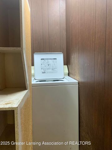 6421 S Washington Avenue, Lansing, MI 48911