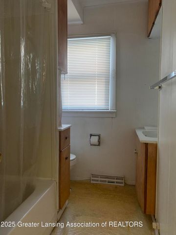 6421 S Washington Avenue, Lansing, MI 48911