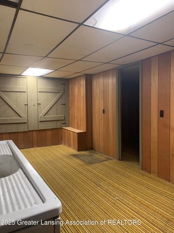 6421 S Washington Avenue, Lansing, MI 48911