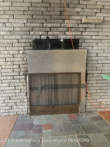 6421 S Washington Avenue, Lansing, MI 48911