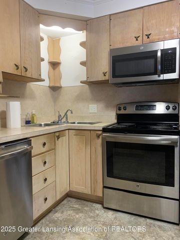 6421 S Washington Avenue, Lansing, MI 48911