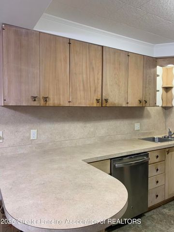 6421 S Washington Avenue, Lansing, MI 48911