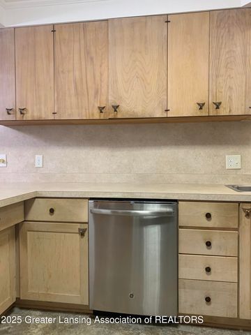 6421 S Washington Avenue, Lansing, MI 48911