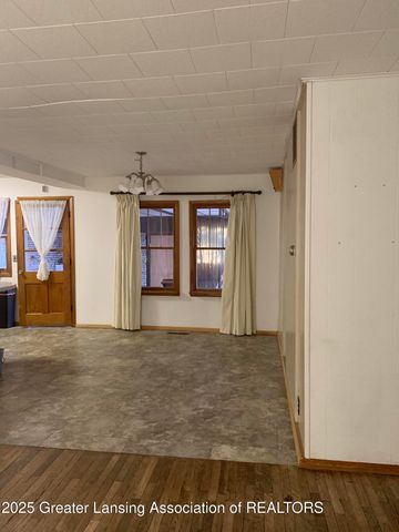 6421 S Washington Avenue, Lansing, MI 48911