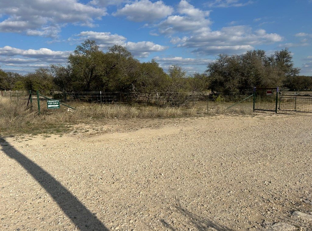 Image 12 of property listing at 1512 Persimmon Rd # 35, Eldorado, TX 76936