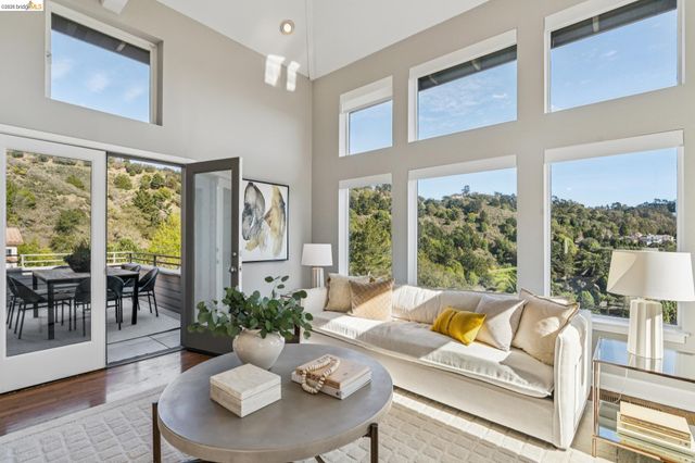 7084 Westmoorland Dr, Berkeley, CA 94705