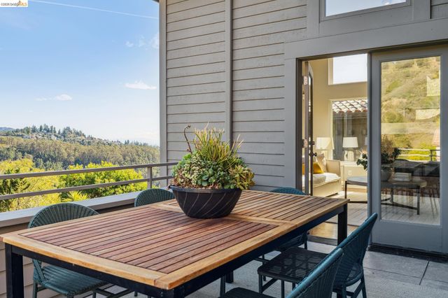 7084 Westmoorland Dr, Berkeley, CA 94705