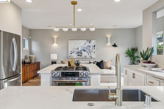 7084 Westmoorland Dr, Berkeley, CA 94705