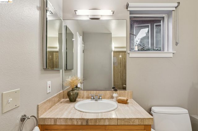 7084 Westmoorland Dr, Berkeley, CA 94705