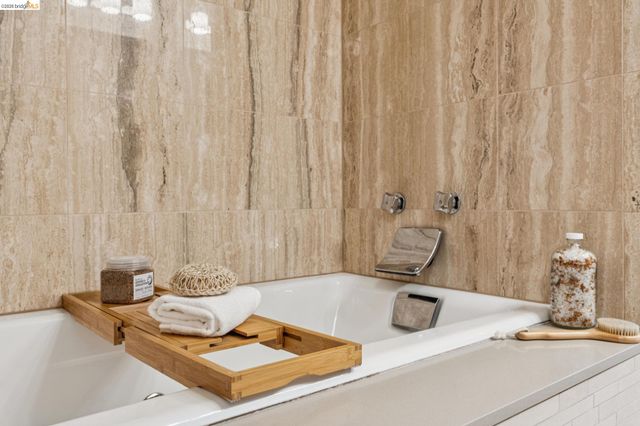 7084 Westmoorland Dr, Berkeley, CA 94705