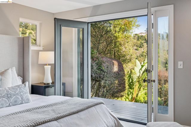 7084 Westmoorland Dr, Berkeley, CA 94705