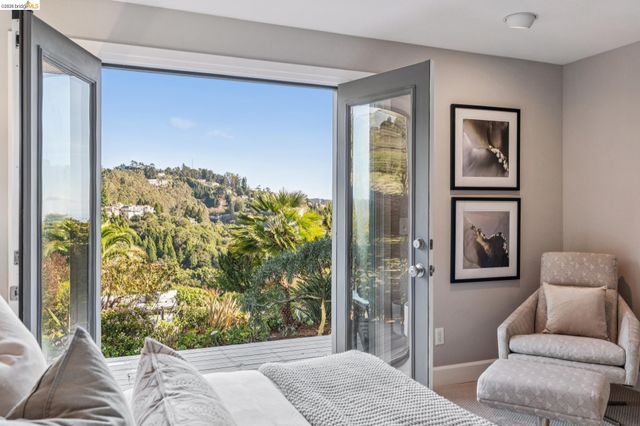 7084 Westmoorland Dr, Berkeley, CA 94705