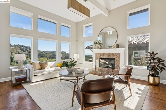 7084 Westmoorland Dr, Berkeley, CA 94705