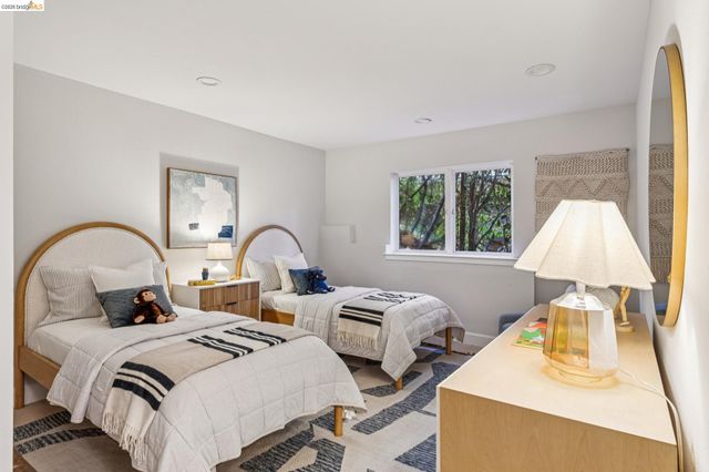 7084 Westmoorland Dr, Berkeley, CA 94705