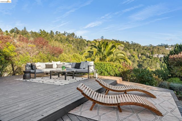 7084 Westmoorland Dr, Berkeley, CA 94705