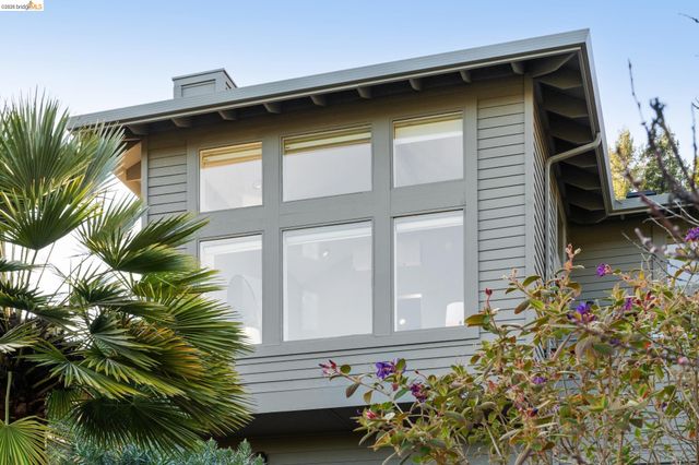 7084 Westmoorland Dr, Berkeley, CA 94705