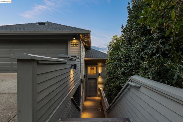 7084 Westmoorland Dr, Berkeley, CA 94705