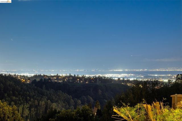 7084 Westmoorland Dr, Berkeley, CA 94705