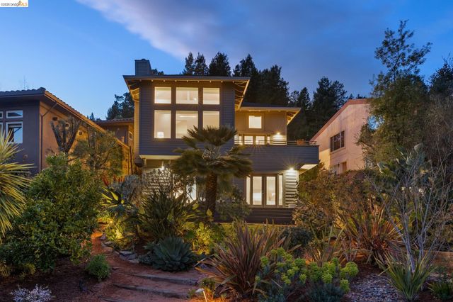 7084 Westmoorland Dr, Berkeley, CA 94705