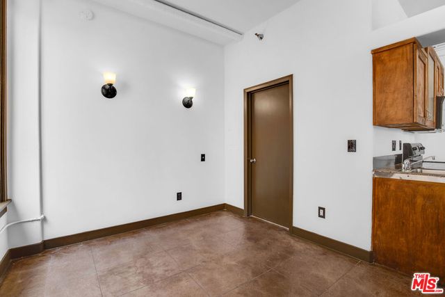 215 W 7th Street 602, Los Angeles, CA 90014