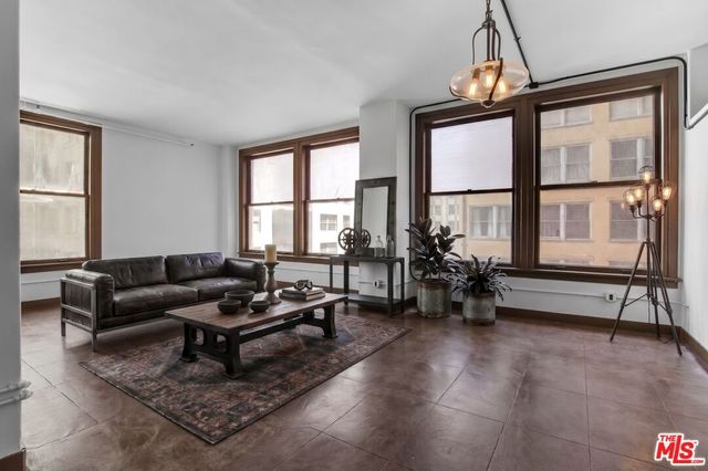 215 W 7th Street 602, Los Angeles, CA 90014