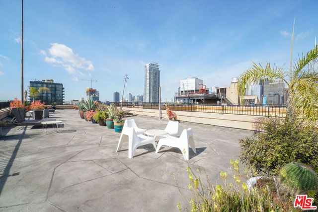 215 W 7th Street 602, Los Angeles, CA 90014