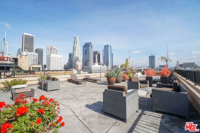 215 W 7th Street 602, Los Angeles, CA 90014