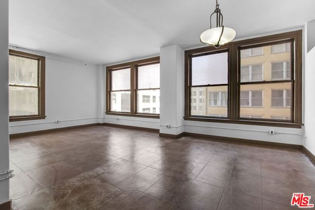 215 W 7th Street 602, Los Angeles, CA 90014