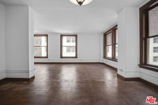 215 W 7th Street 602, Los Angeles, CA 90014