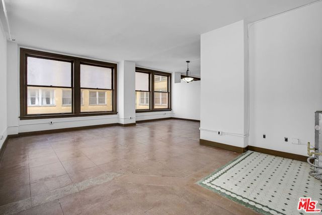 215 W 7th Street 602, Los Angeles, CA 90014