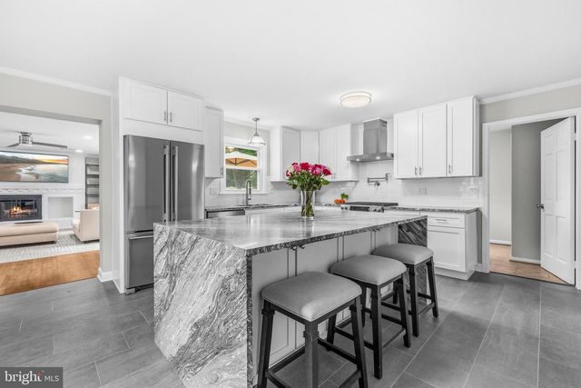 9403 FERRY LANDING CT, Alexandria, VA 22309