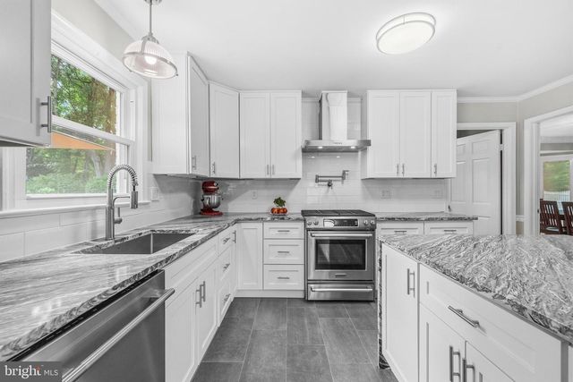 9403 FERRY LANDING CT, Alexandria, VA 22309
