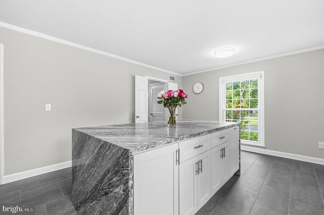 9403 FERRY LANDING CT, Alexandria, VA 22309