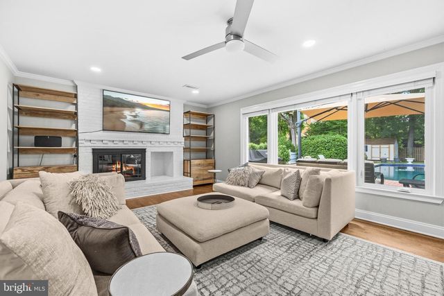 9403 FERRY LANDING CT, Alexandria, VA 22309