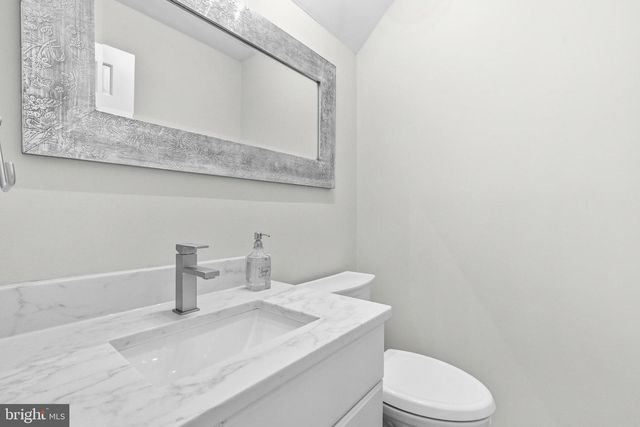 9403 FERRY LANDING CT, Alexandria, VA 22309