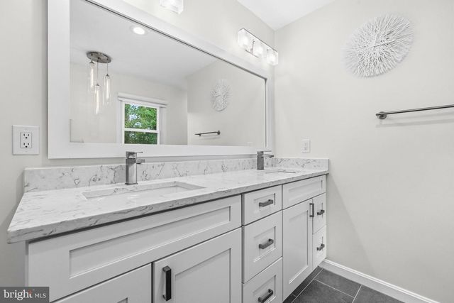9403 FERRY LANDING CT, Alexandria, VA 22309