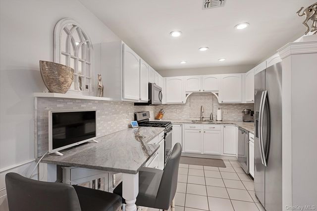 1116 Savoy Drive, Melville, NY 11747