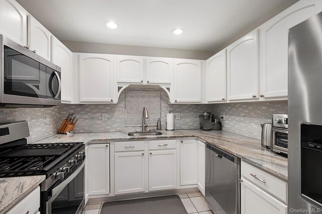 1116 Savoy Drive, Melville, NY 11747