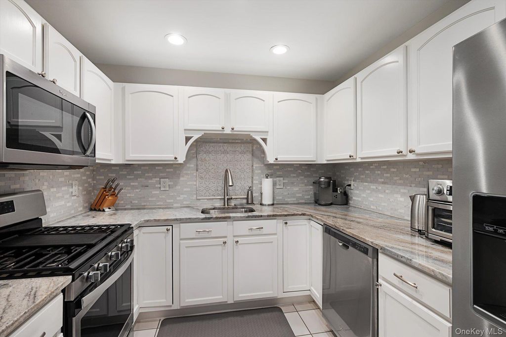 1116 Savoy Drive, Melville, NY 11747 — photo 5