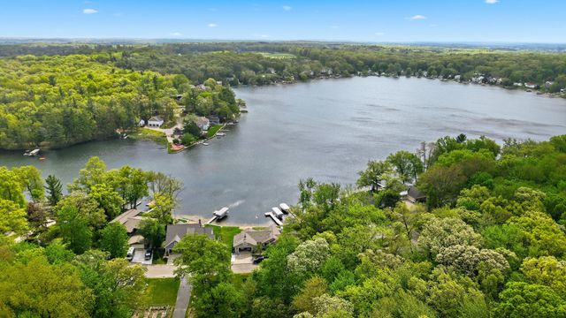 8759 Brower Lake Drive NE, Rockford, MI 49341