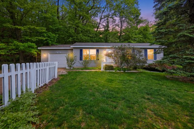 8759 Brower Lake Drive NE, Rockford, MI 49341