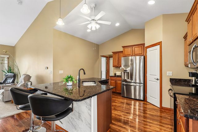 13005 Greenbelt Drive, Urbandale, IA 50323