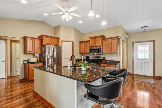 13005 Greenbelt Drive, Urbandale, IA 50323