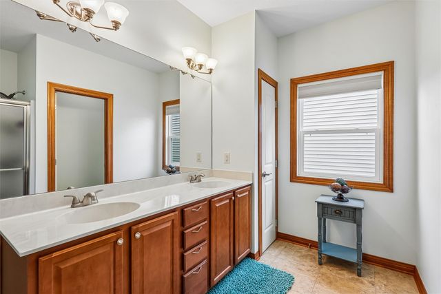 13005 Greenbelt Drive, Urbandale, IA 50323